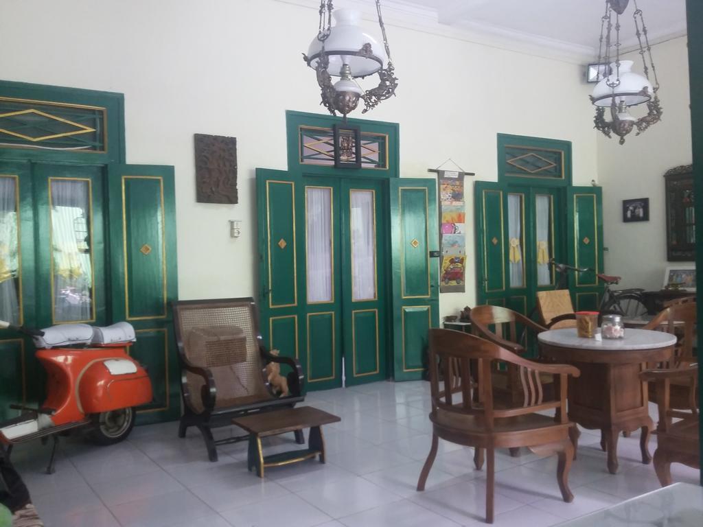 Pendopo Andari Homestay Джокякарта Екстериор снимка
