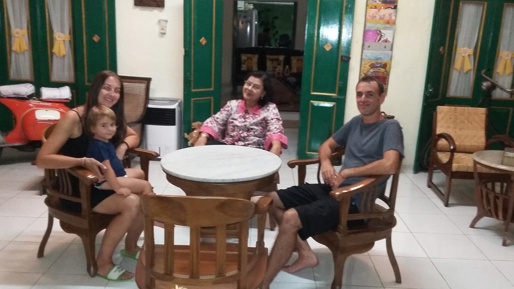 Pendopo Andari Homestay Джокякарта Екстериор снимка
