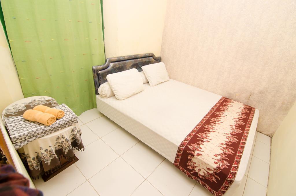 Pendopo Andari Homestay Джокякарта Екстериор снимка