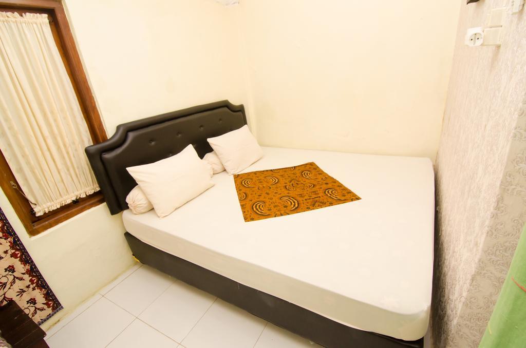 Pendopo Andari Homestay Джокякарта Екстериор снимка
