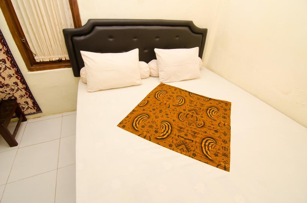 Pendopo Andari Homestay Джокякарта Екстериор снимка