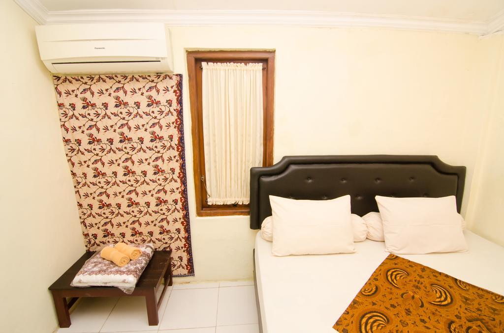Pendopo Andari Homestay Джокякарта Екстериор снимка