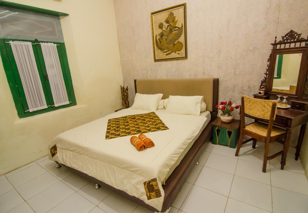 Pendopo Andari Homestay Джокякарта Екстериор снимка