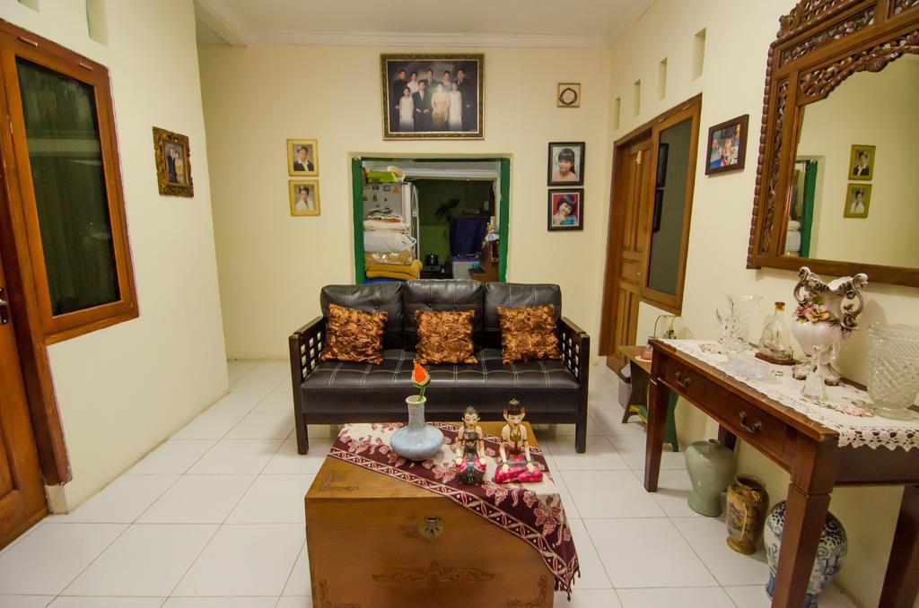 Pendopo Andari Homestay Джокякарта Екстериор снимка