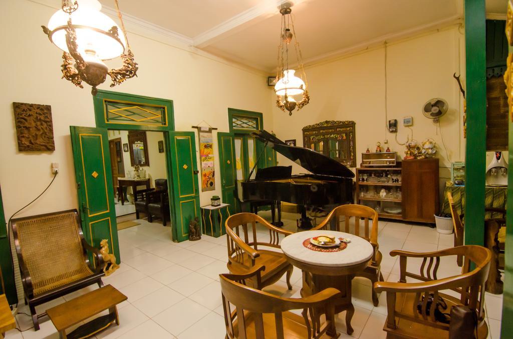 Pendopo Andari Homestay Джокякарта Екстериор снимка