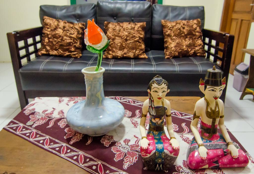 Pendopo Andari Homestay Джокякарта Екстериор снимка