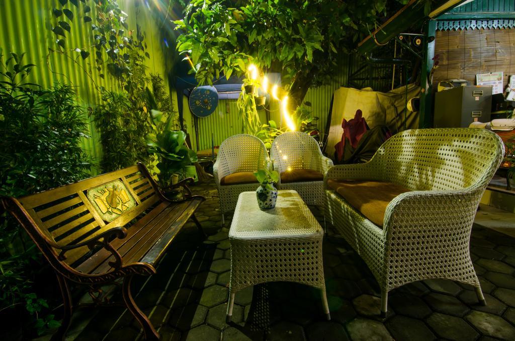 Pendopo Andari Homestay Джокякарта Екстериор снимка