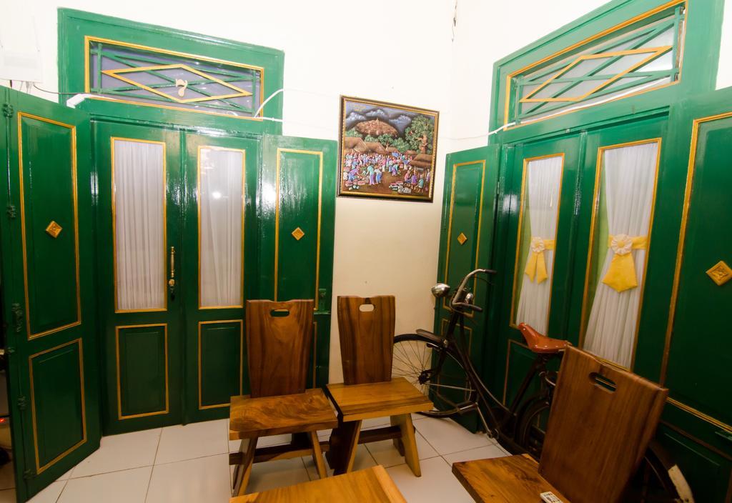 Pendopo Andari Homestay Джокякарта Екстериор снимка