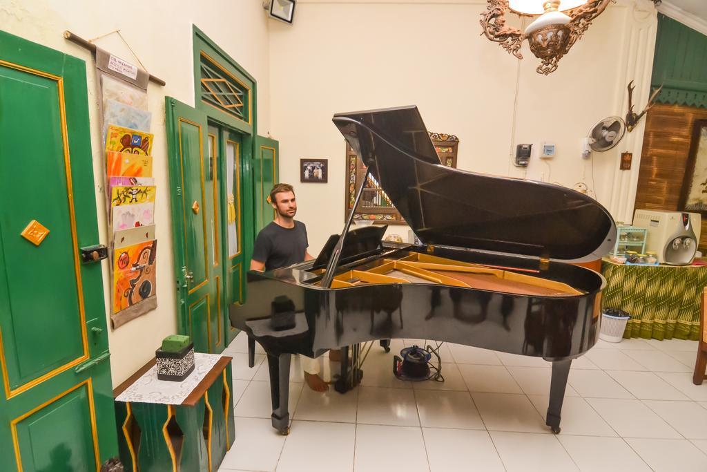 Pendopo Andari Homestay Джокякарта Екстериор снимка
