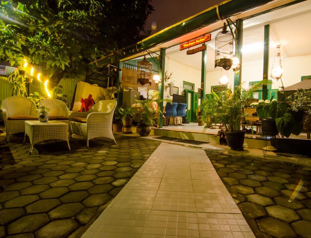 Pendopo Andari Homestay Джокякарта Екстериор снимка