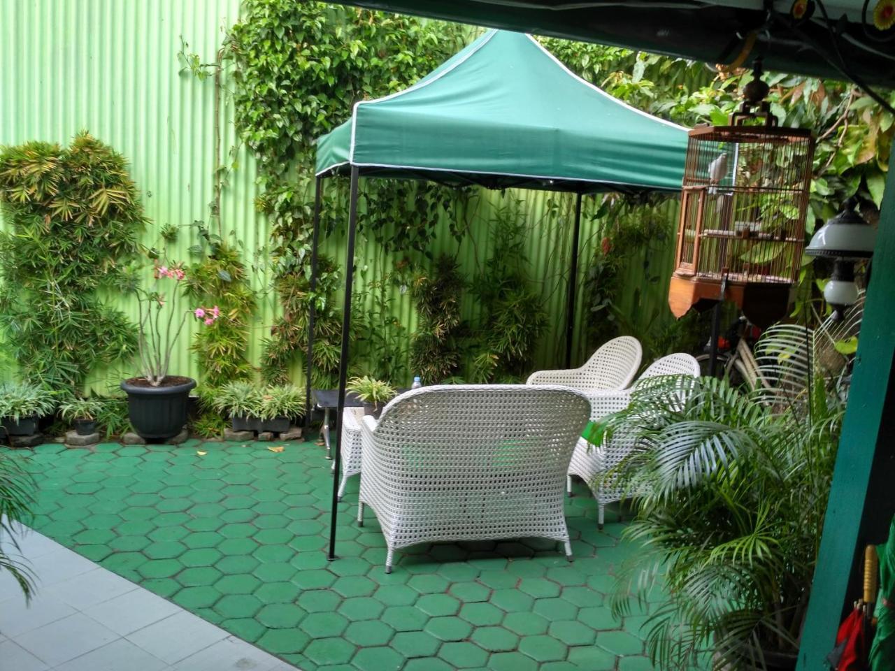 Pendopo Andari Homestay Джокякарта Екстериор снимка