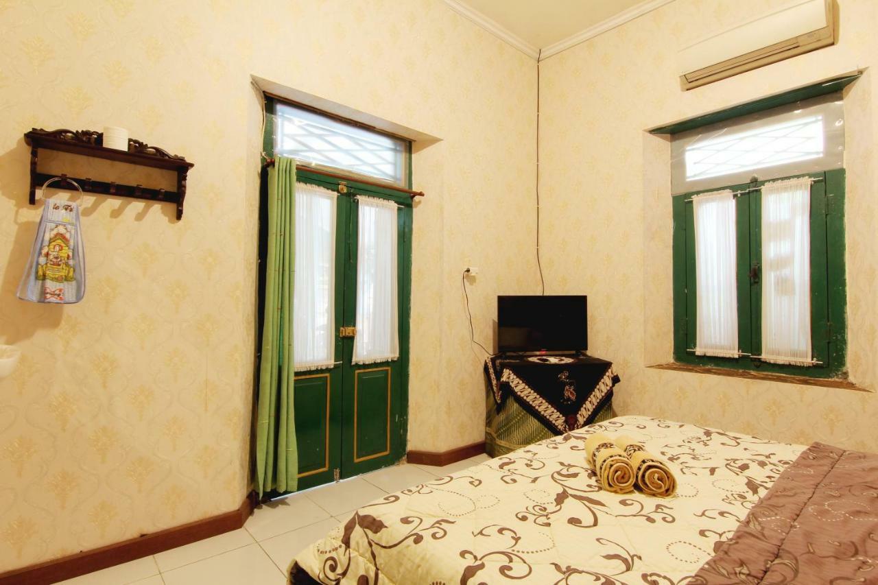 Pendopo Andari Homestay Джокякарта Екстериор снимка